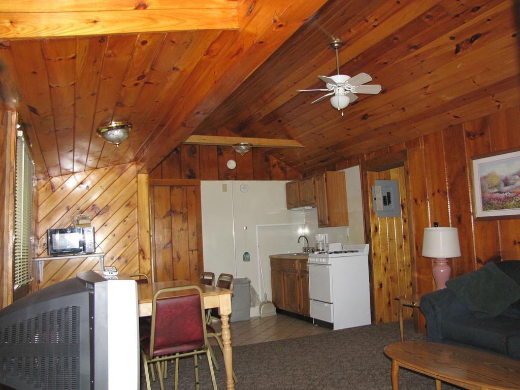 Depe Dene Resort Lake George Rom bilde