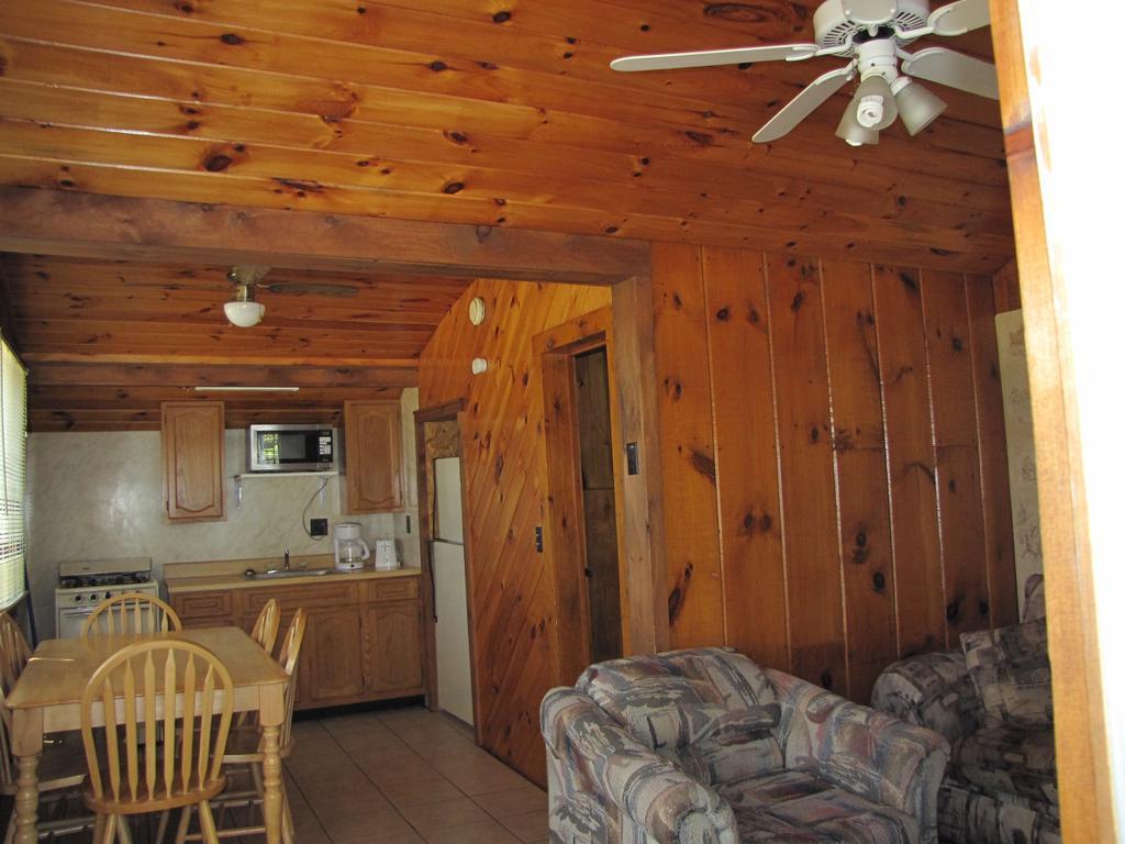 Depe Dene Resort Lake George Rom bilde